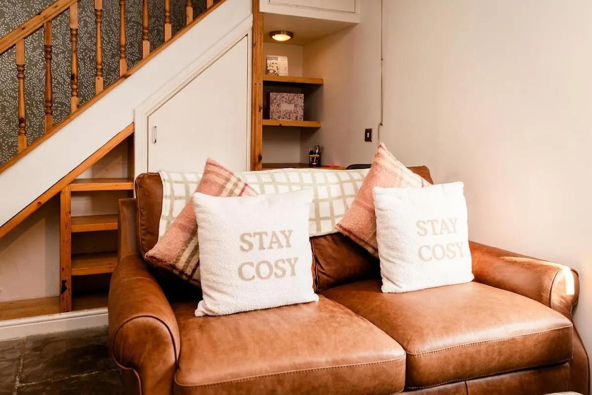 Cosy Days Cottage Skipton 0*,