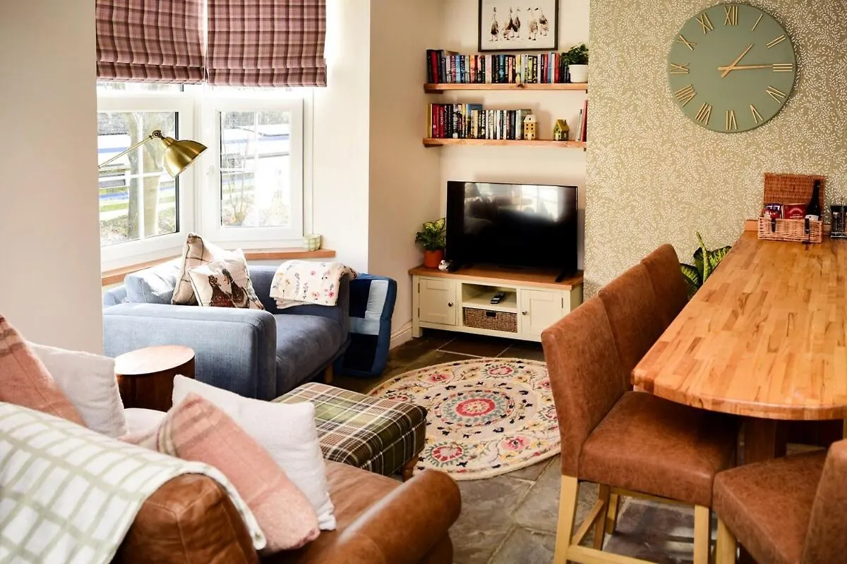 Cosy Days Cottage Skipton 0*,